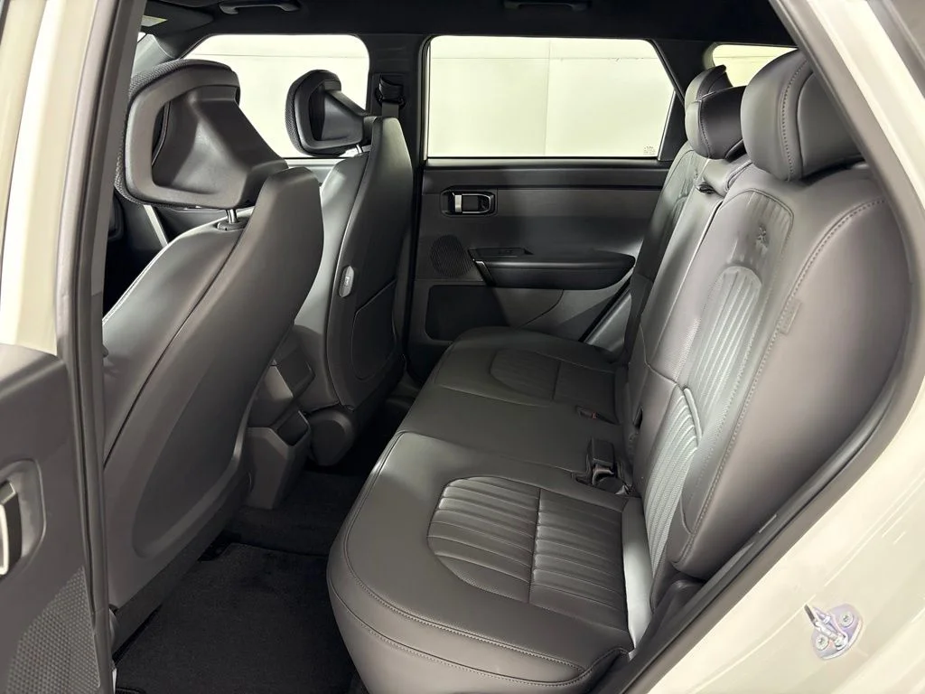 New 2027 Snow White Pearl / Black Roof Kia X-Line image 22