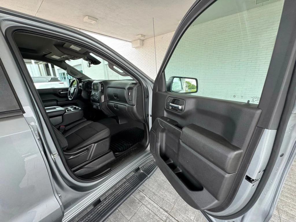 Used 2023 Gray Chevrolet Custom image 16