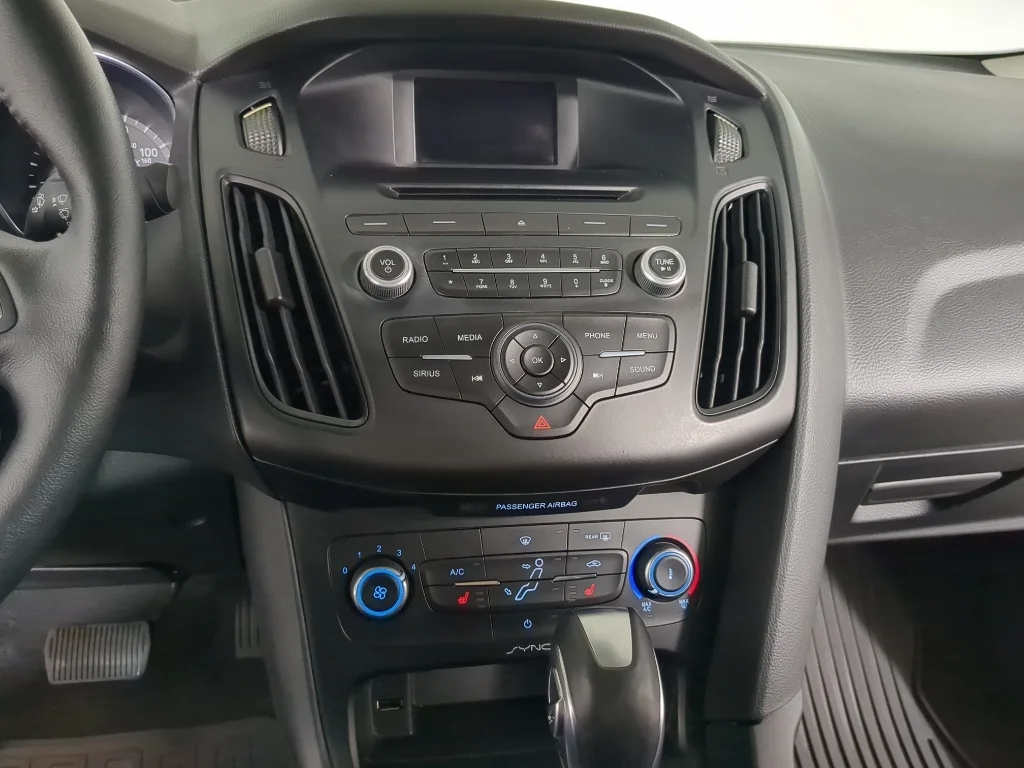 Used 2016 Gray Ford SE image 24
