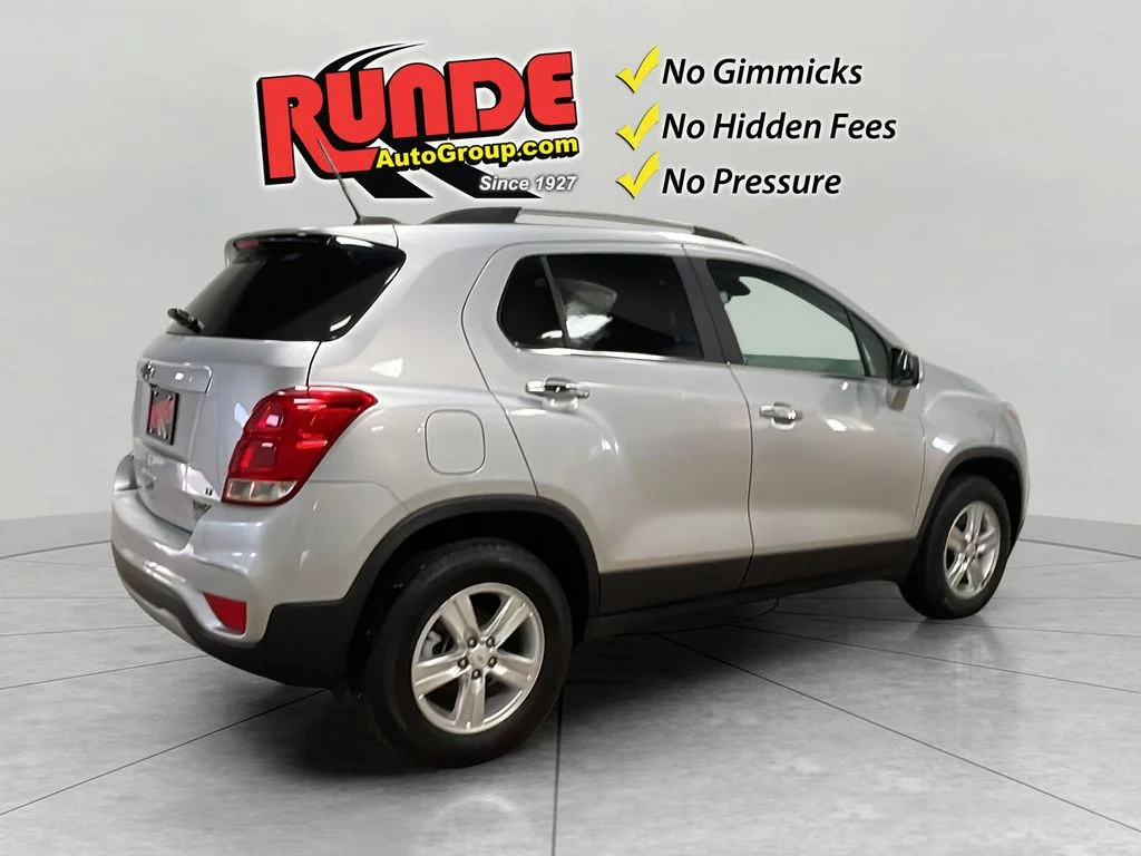 Used 2020 Silver Ice Metallic Chevrolet LT image 6