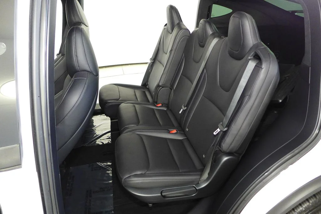 Used 2024  Tesla Base image 21