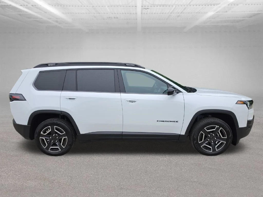New 2026 Bright White Clear-Coat Exterior Paint Jeep Laredo image 7