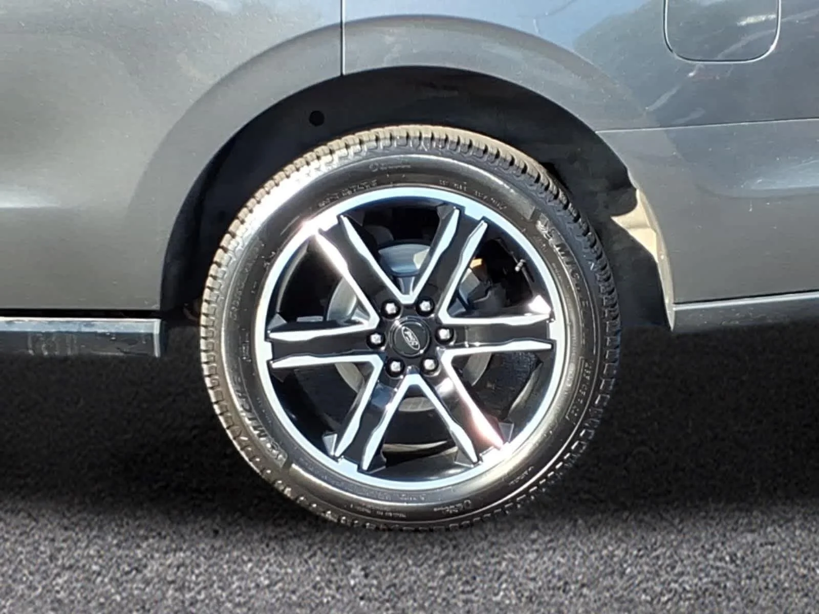 Used 2019 Magnetic Ford Limited image 3
