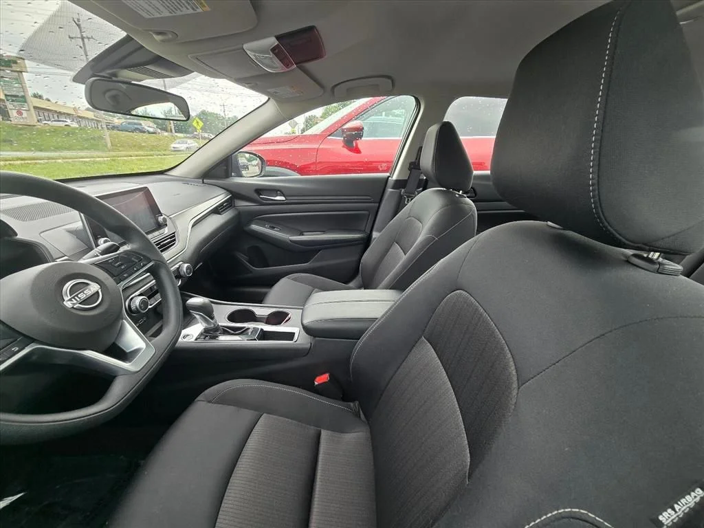Used 2025 Black Nissan 2.5 SV image 4