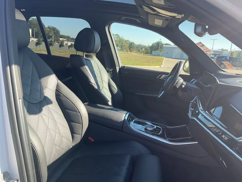 Used 2026 White BMW sDrive40i image 18