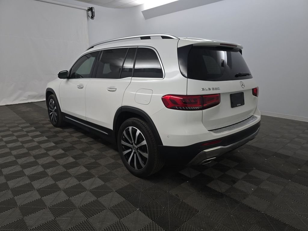 Used 2022 White Mercedes-Benz GLB 250 image 4
