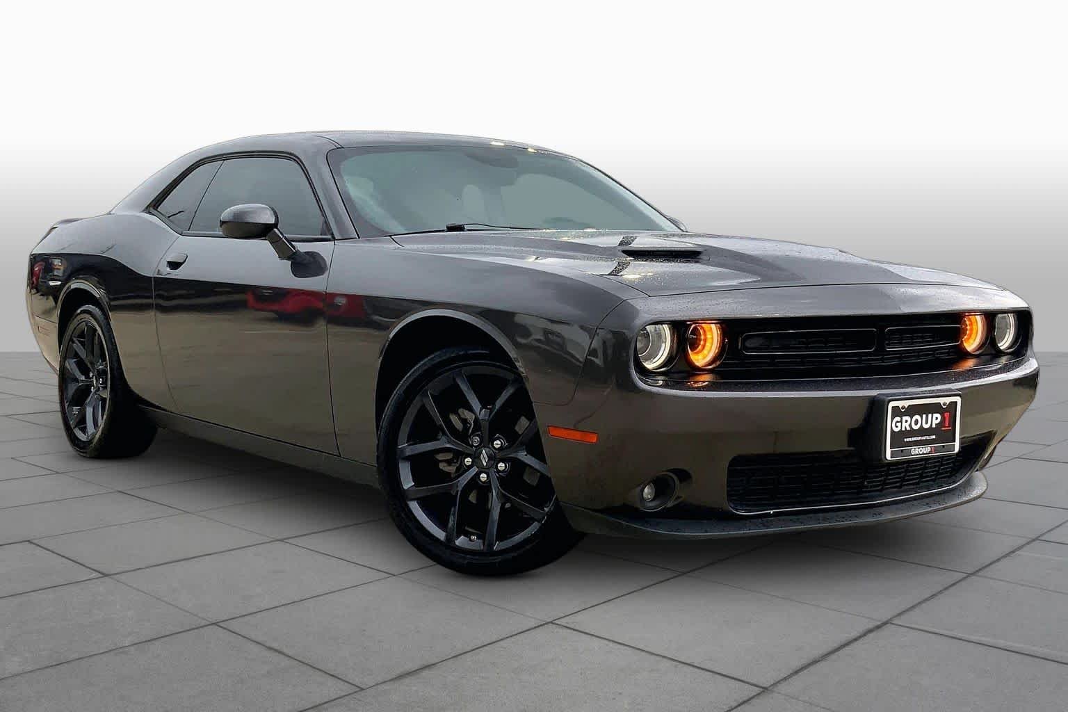 Used 2022 Granite Pearlcoat Dodge SXT image 3