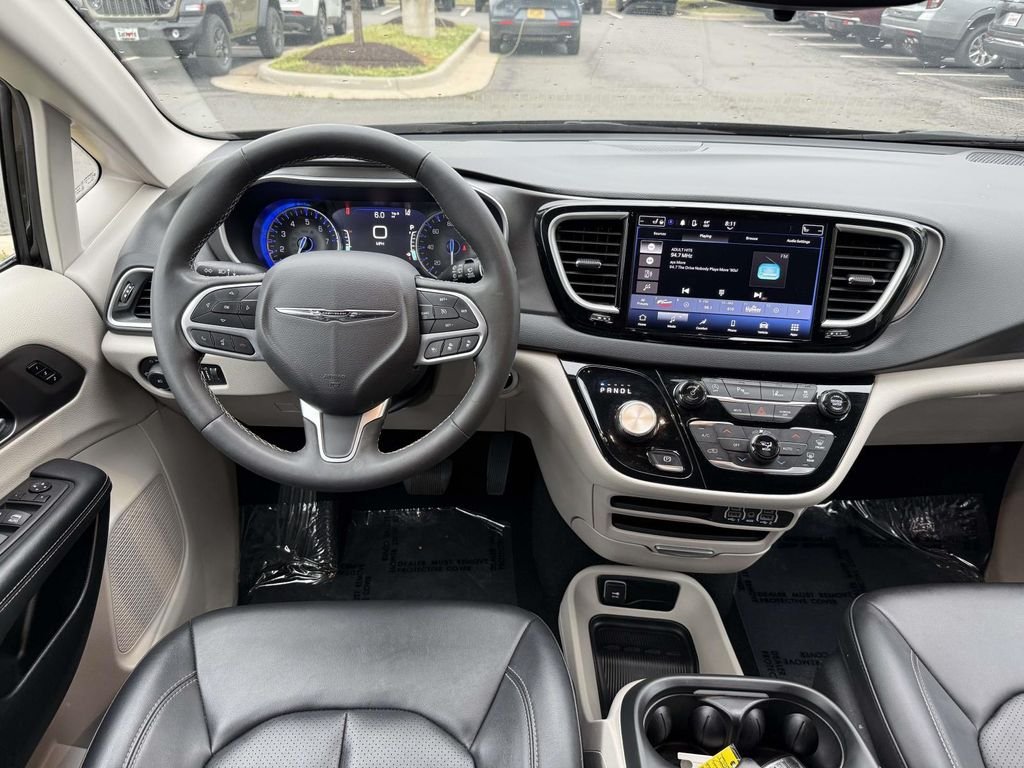 Used 2024 Black Chrysler Touring L image 18