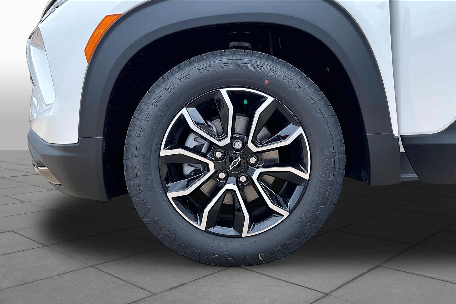 New 2026 Iridescent Pearl Tricoat Chevrolet ACTIV image 12