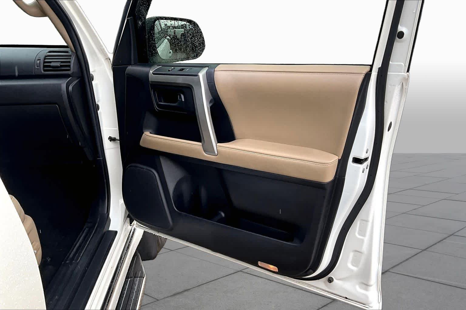 Used 2013 Blizzard Pearl Metallic Toyota Limited image 23