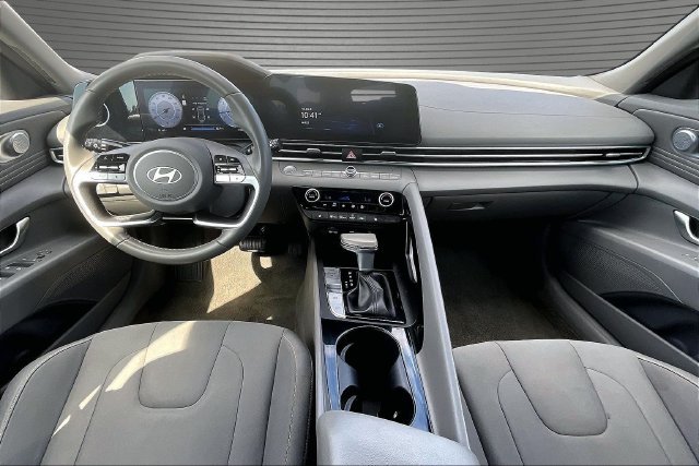 2025 Hyundai Elantra SEL - Photo 9