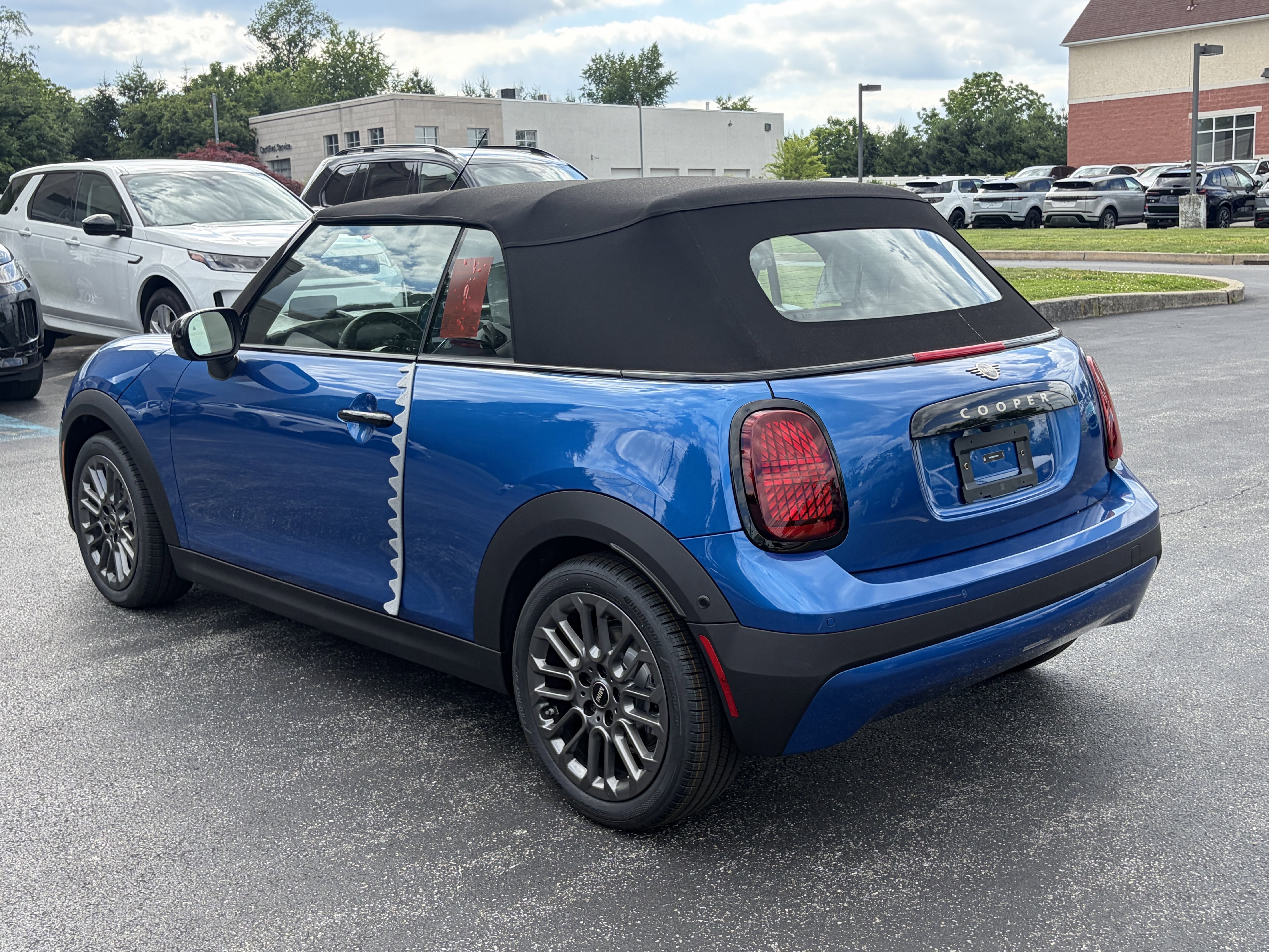 New 2026 Icy Sunshine Blue Metallic MINI Signature Plus image 4
