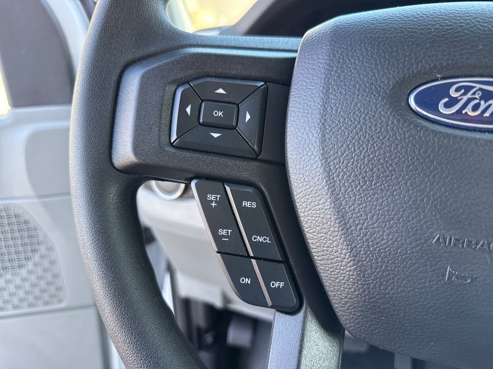 New 2026 Oxford White Ford E-450 DRW image 21