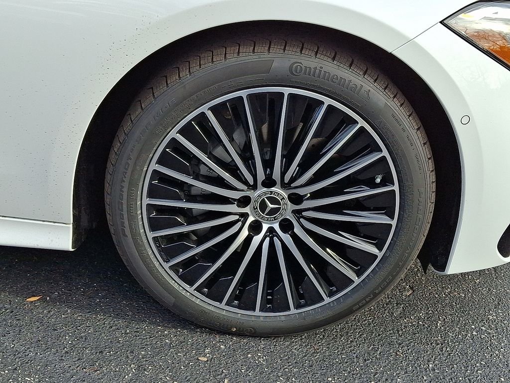 New 2026 MANUFAKTUR Moonlight White Metallic Mercedes-Benz CLE 300 image 8