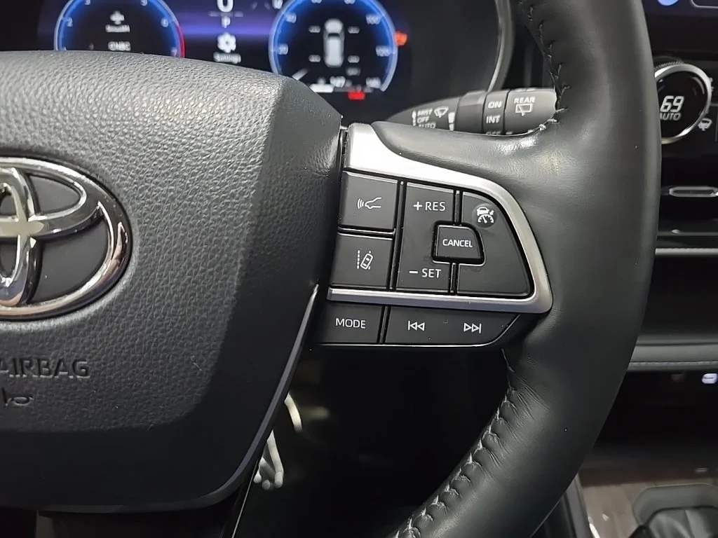 Used 2024  Toyota Platinum image 21