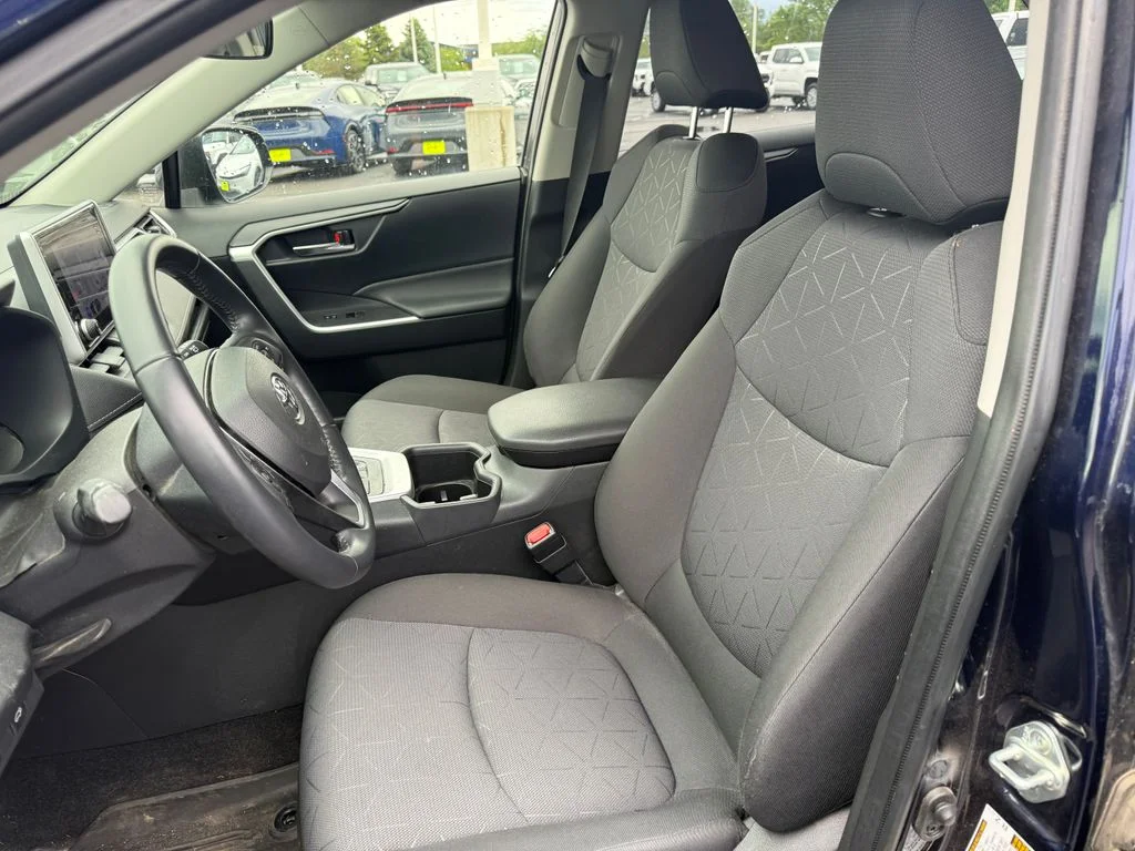 Used 2023  Toyota XLE image 4