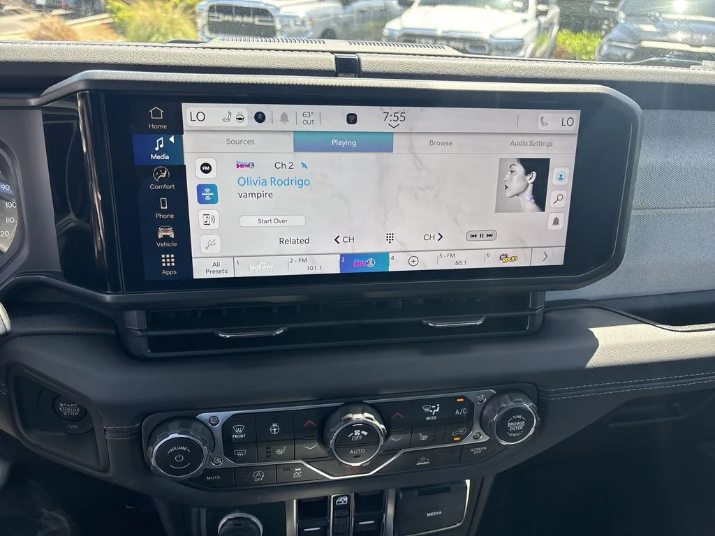 2025 Jeep Wrangler 4-Door Sahara - Photo 23