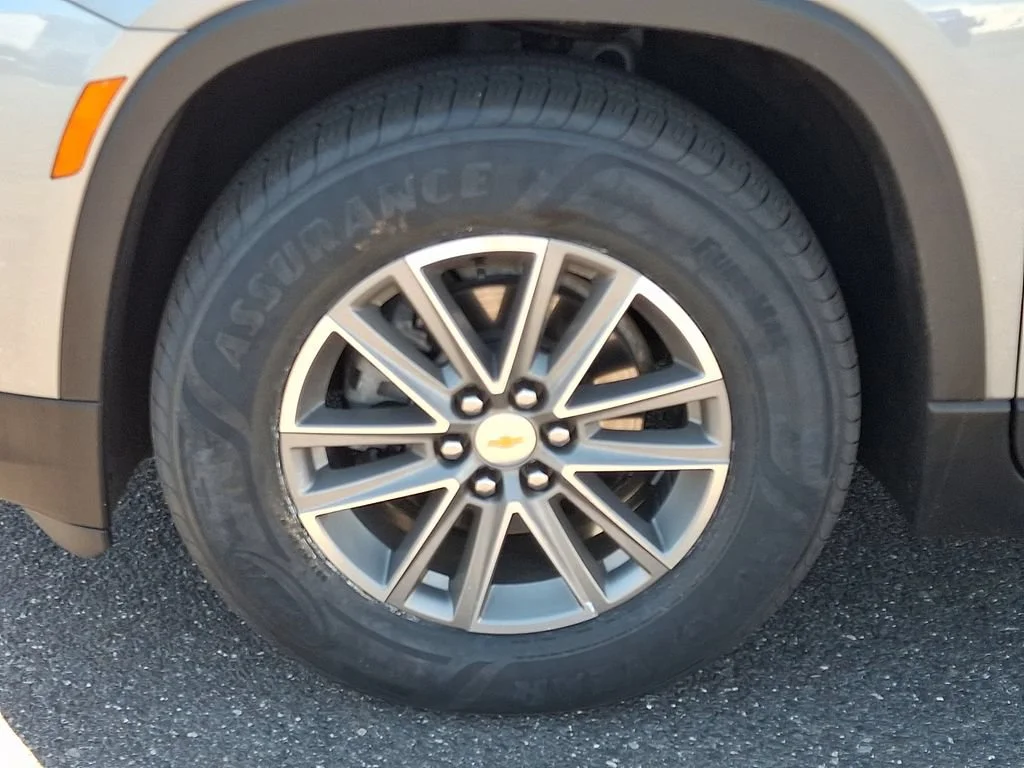 Used 2023 Sterling Gray Metallic Chevrolet LT Cloth image 29