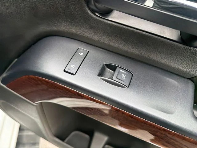 Used 2014 White GMC SLE image 23