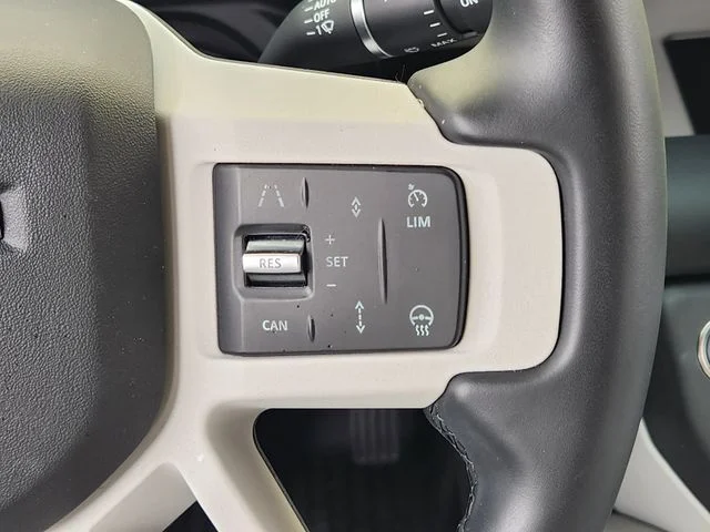 Used 2026 Tasman Blue Metallic Land Rover S image 29