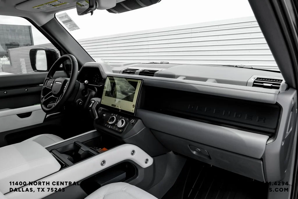New 2026 Santorini Black Metallic Land Rover X-Dynamic SE image 12
