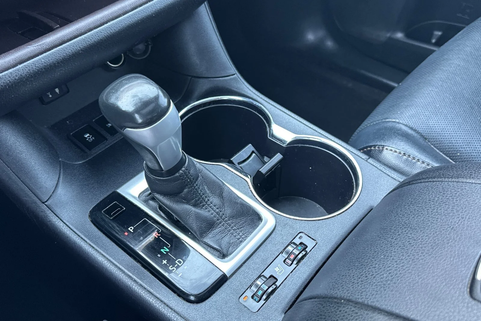 Used 2015 Predawn Gray Mica Toyota Limited image 23