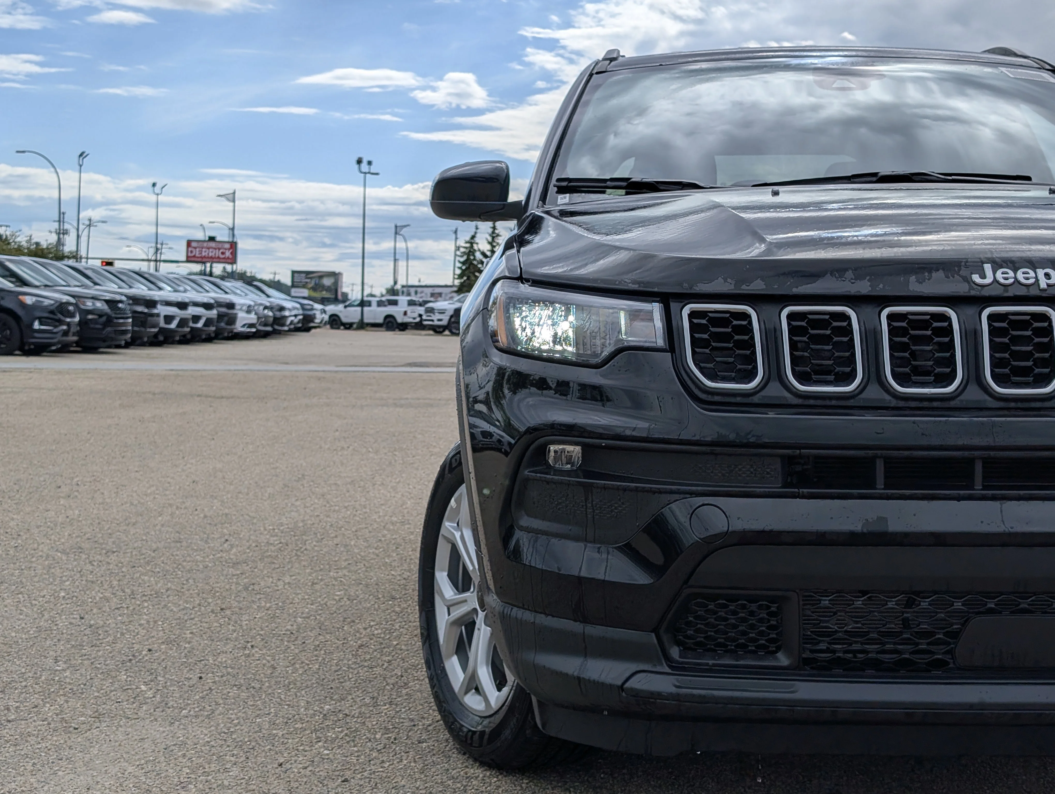 New 2026 Diamond Black Crystal Pearl Jeep North image 11