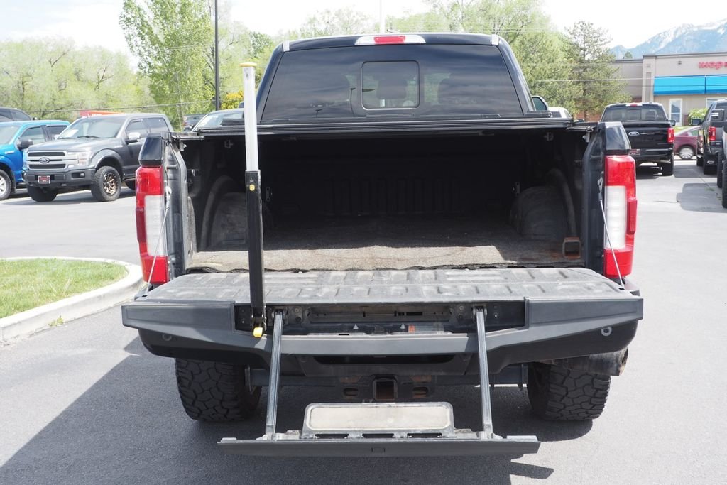 Used 2017 Black Ford Platinum image 18