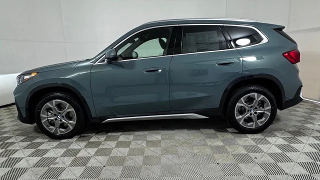 New 2026 Cape York Green Metallic BMW xDrive28i image 4