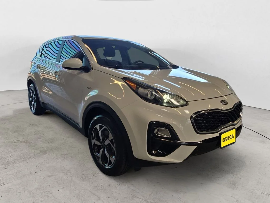 Used 2021 White Kia LX image 3
