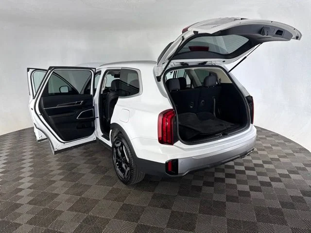 Used 2024 White Kia S image 18