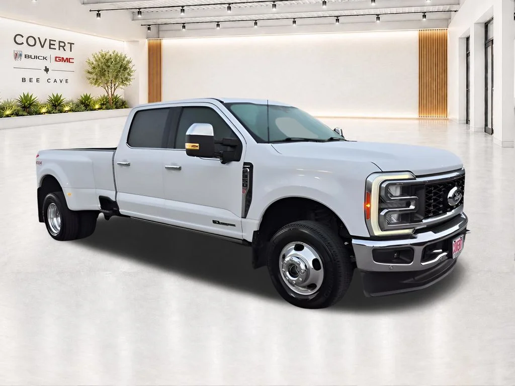 Used 2023 White Ford Lariat image 1