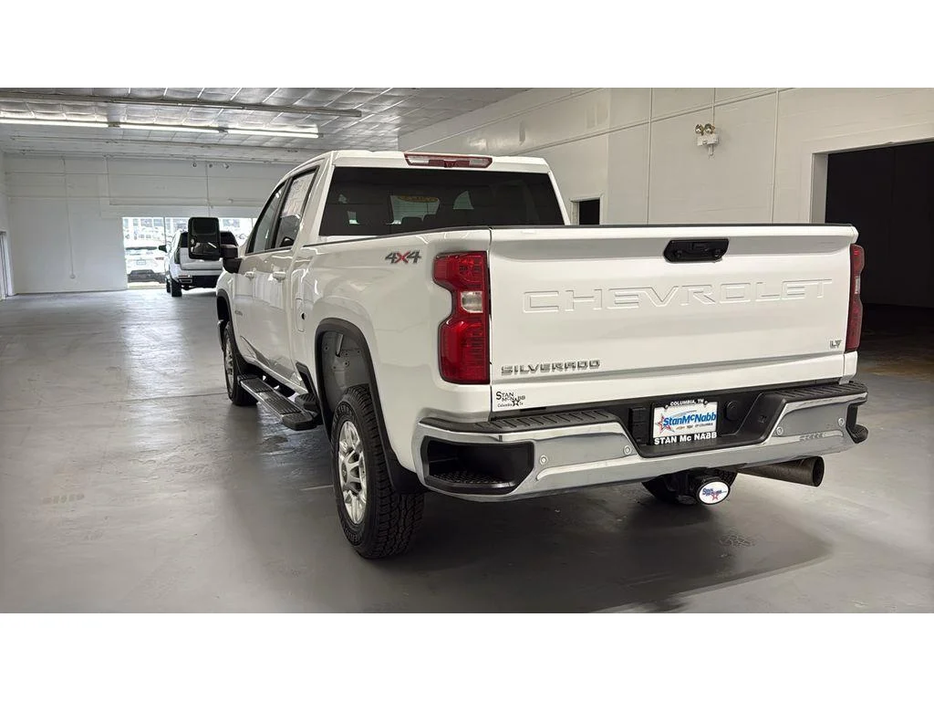 Used 2025 Summit White Chevrolet LT image 12