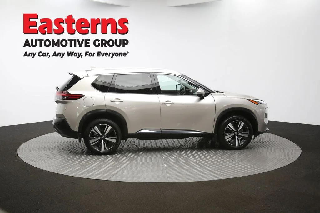 Used 2022 Silver Nissan SL image 42