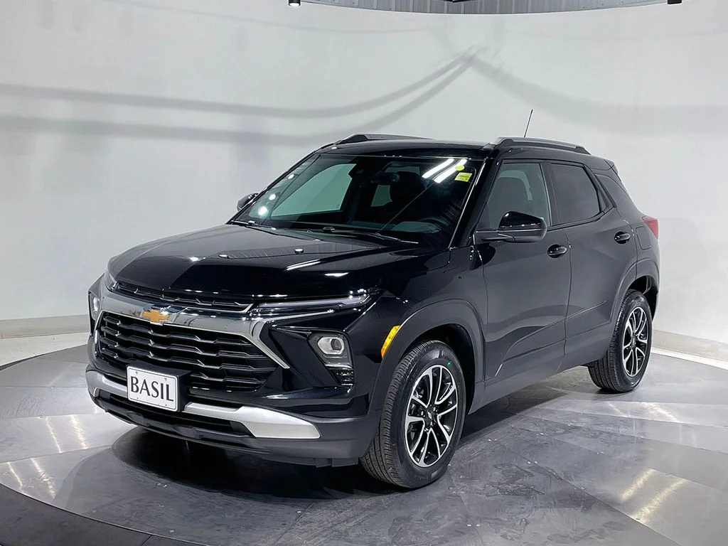 Used 2025 Black Chevrolet LT image 8