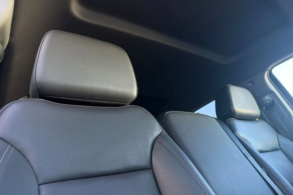 Used 2025 Summit White GMC SLT image 18