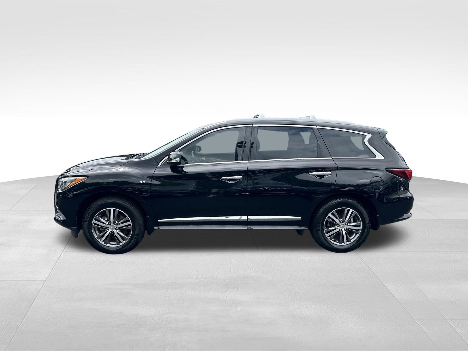 Used 2020 Black INFINITI LUXE image 29