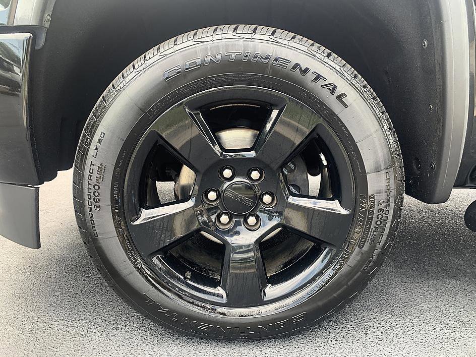 Used 2016 Onyx Black GMC Base image 8