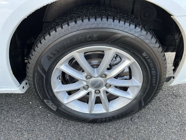 Used 2019 White Dodge SXT image 20