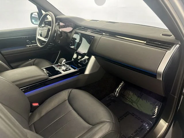 Used 2023 Silver Land Rover SE image 29