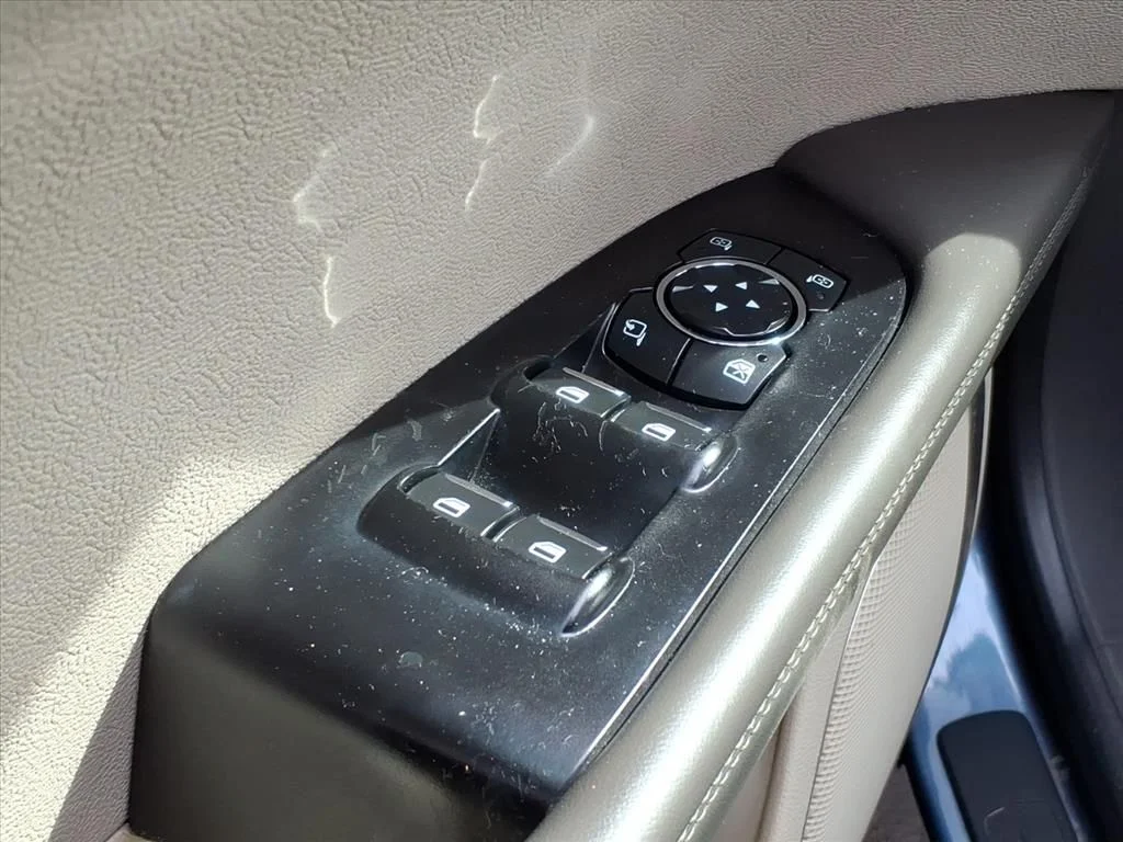 Used 2018 Blue Lincoln Reserve image 12