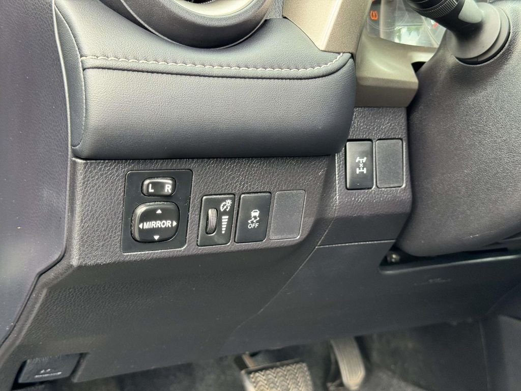 Used 2014 Black Toyota XLE image 9