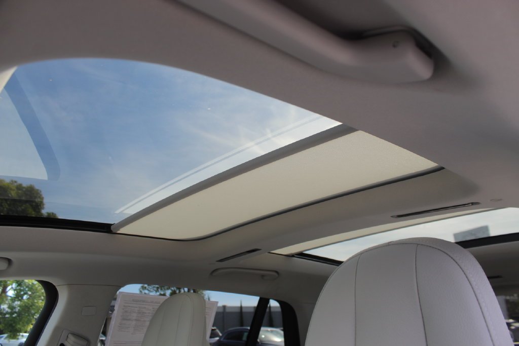 Used 2023  Mercedes-Benz 450 image 19