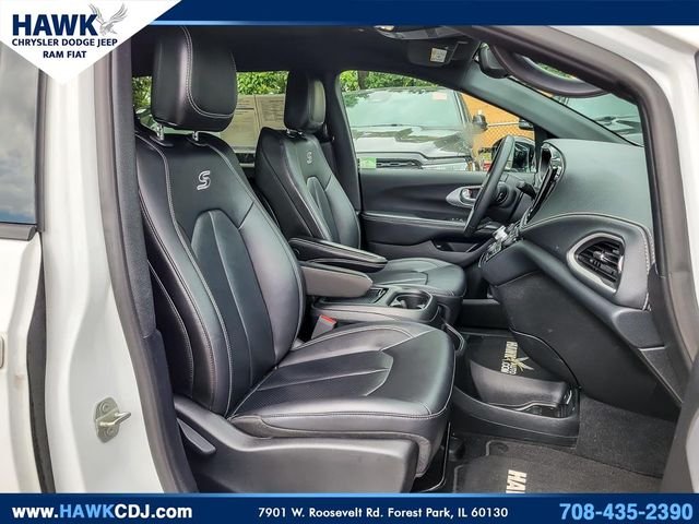 Used 2024 White Chrysler Select S Appearance image 32