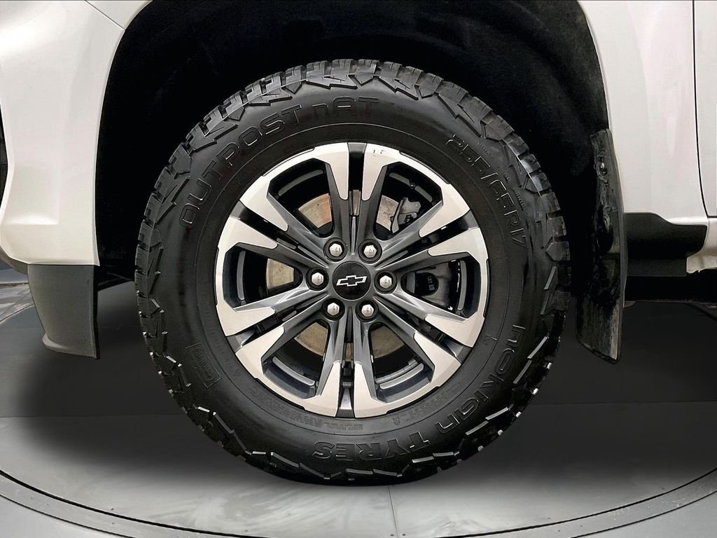Used 2022 White Chevrolet Z71 image 12