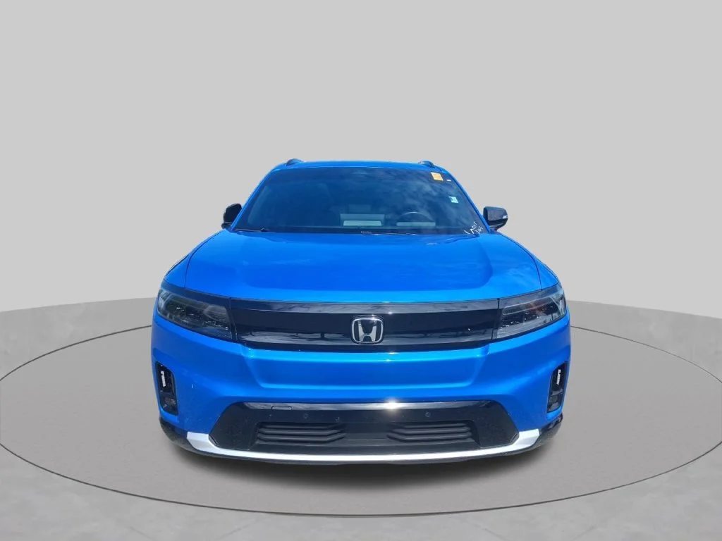 Used 2024  Honda Touring image 2