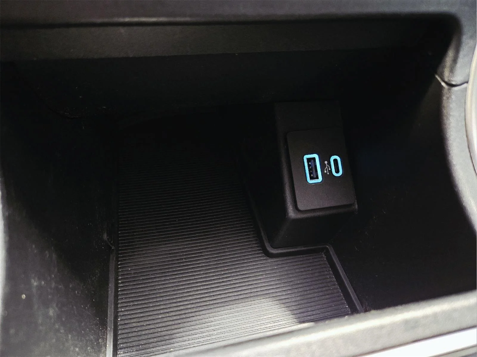 Used 2024 Agate Black Ford SE image 13