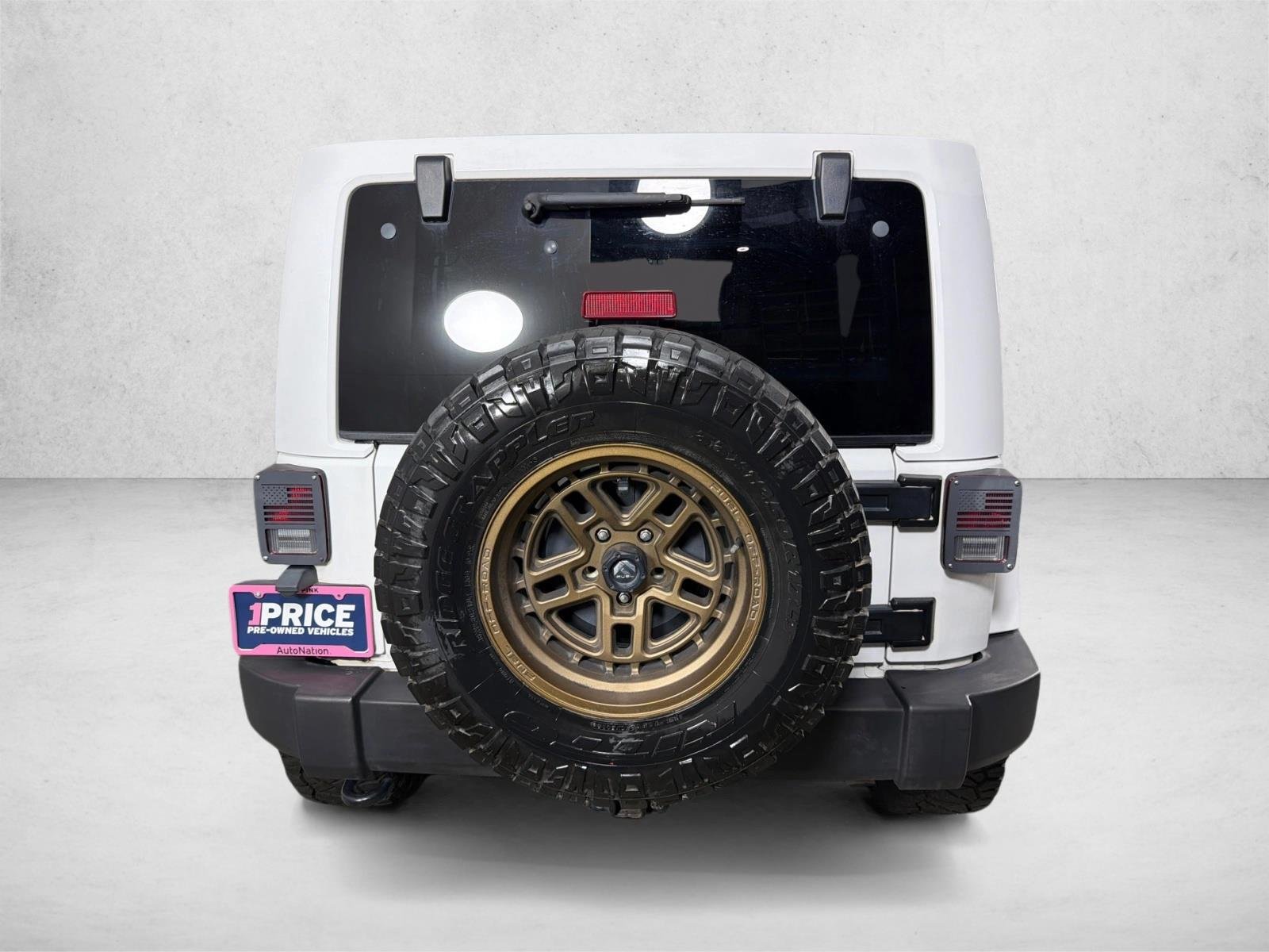 Used 2016 Bright White Clearcoat Jeep Rubicon image 4