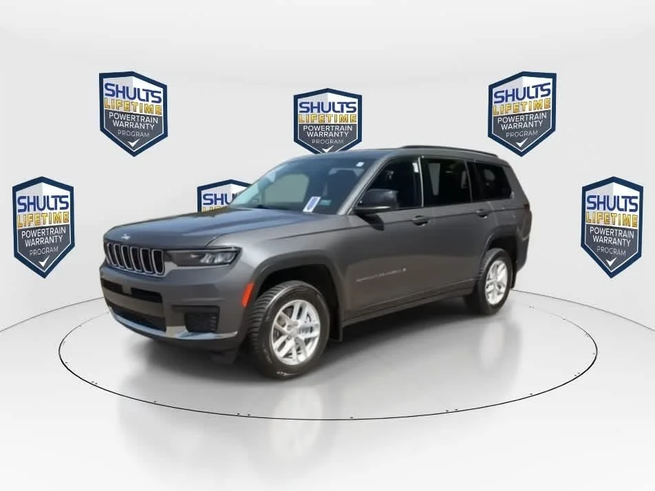 Used 2022 Baltic Gray Metallic Clearcoat Jeep Laredo image 4