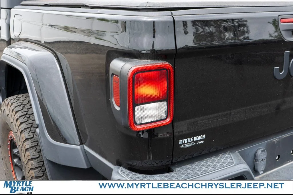 Used 2021 Black Clearcoat Jeep Sport image 11